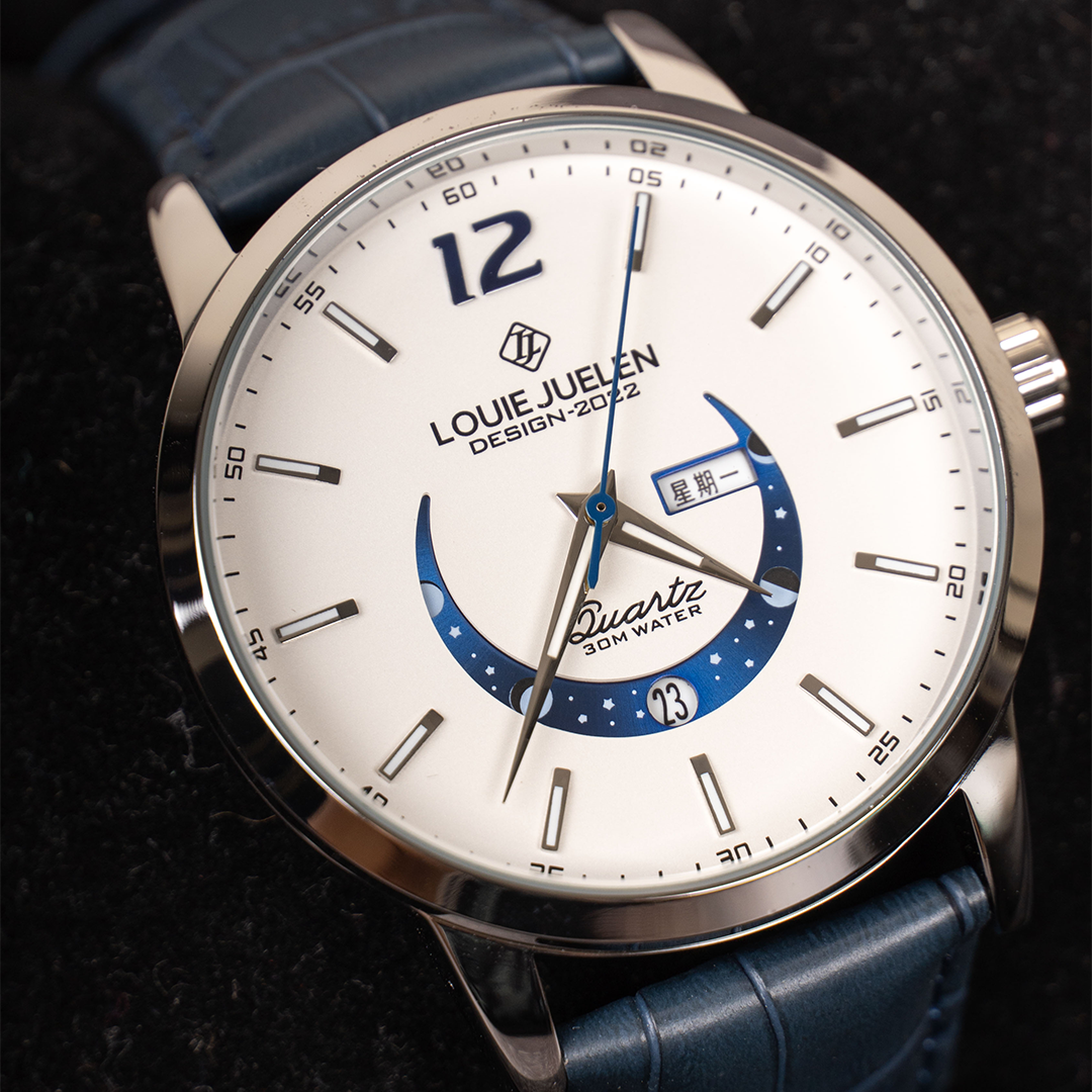 Elegante leuchtende Mondphasen-Uhr